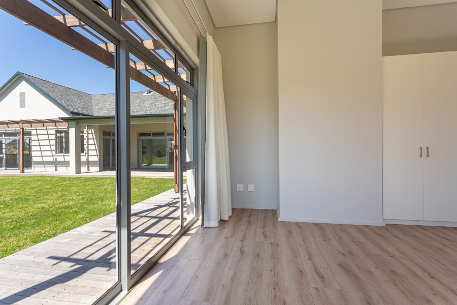 4 Bedroom Property for Sale in Lake Michelle Western Cape